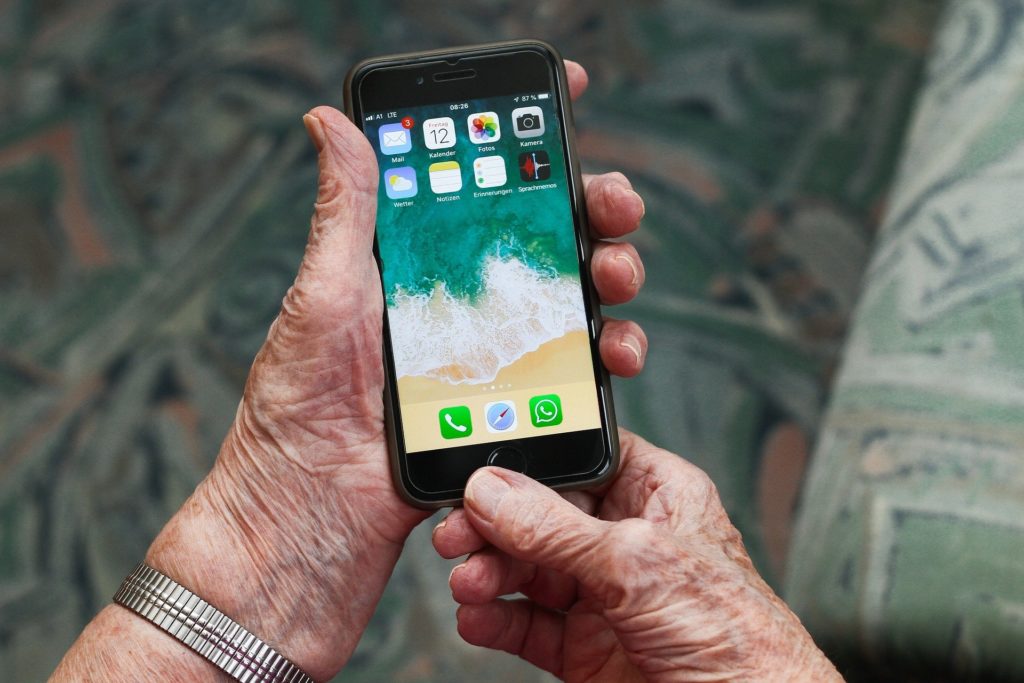 Online-Umfrage zur digitalen Technik: Welche Angebote sind für ältere Menschen hilfreich?
